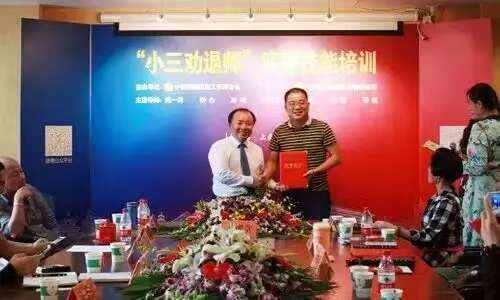 周向东与上海维情集团董事长舒心合影